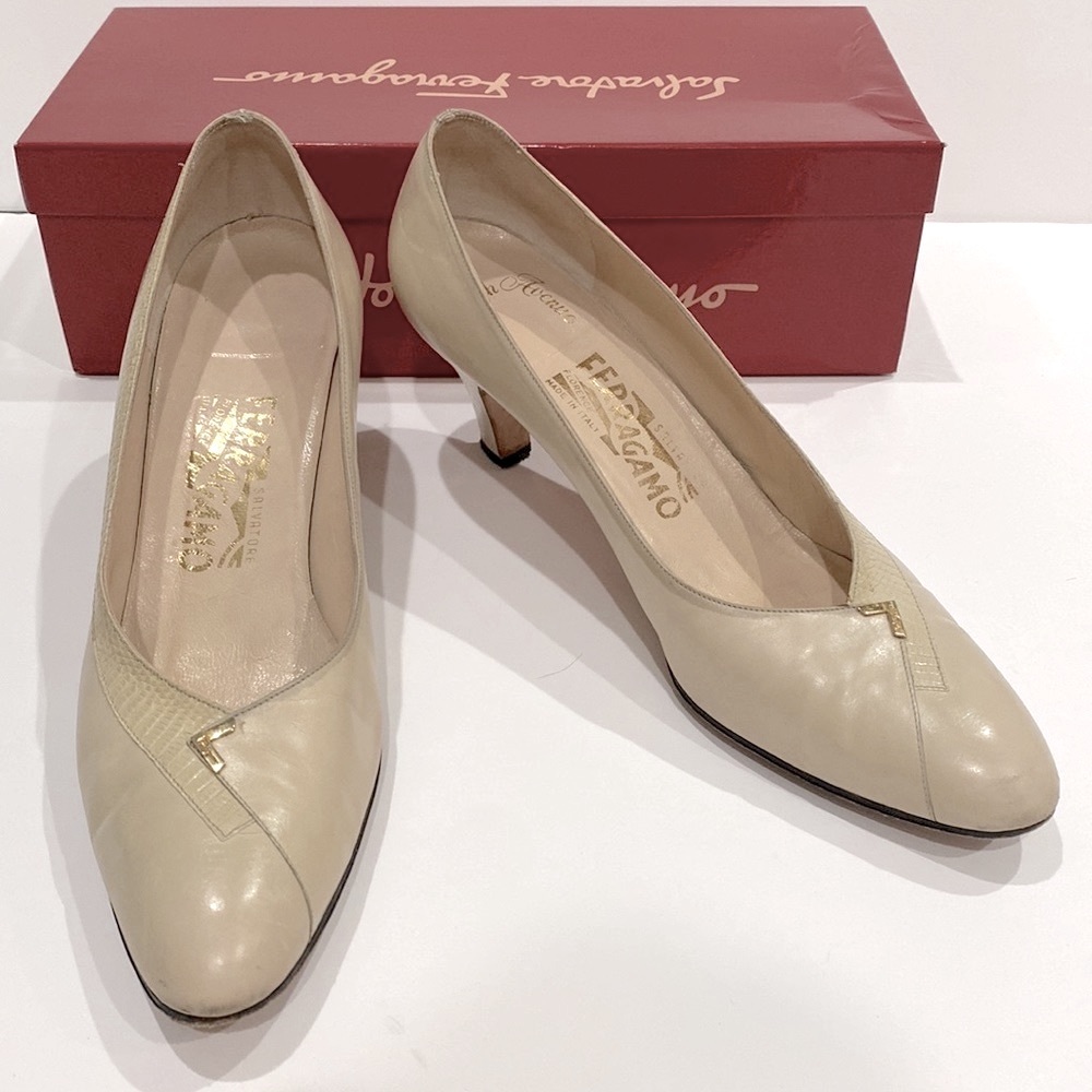 Salvatore Ferragamo Rustica bone white leather low heeled pumps VTG VGUC 9.5 AAA